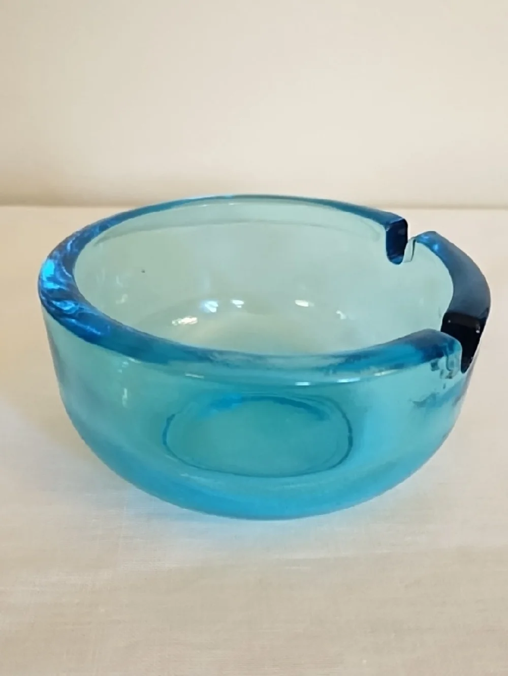 HAZEL ATLAS VINTAGE SKY BLUE GLASS MCM TWO SLOTS ASHTRAY